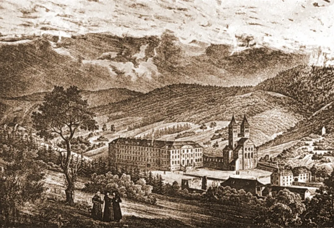 Vue de l'abbaye avant la Révolution : le palais conventuel accolé à l'église tronquée. Lithographie du XIXe siècle (attribuée à Rothmüller ou à Piton) ; vue possiblement idéalisée, d'après les plans du chapitre.